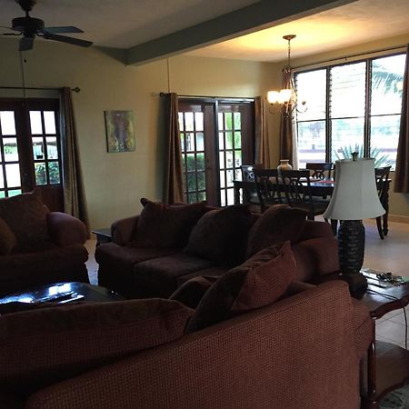 Royale Manor Villa Corozal Exterior photo